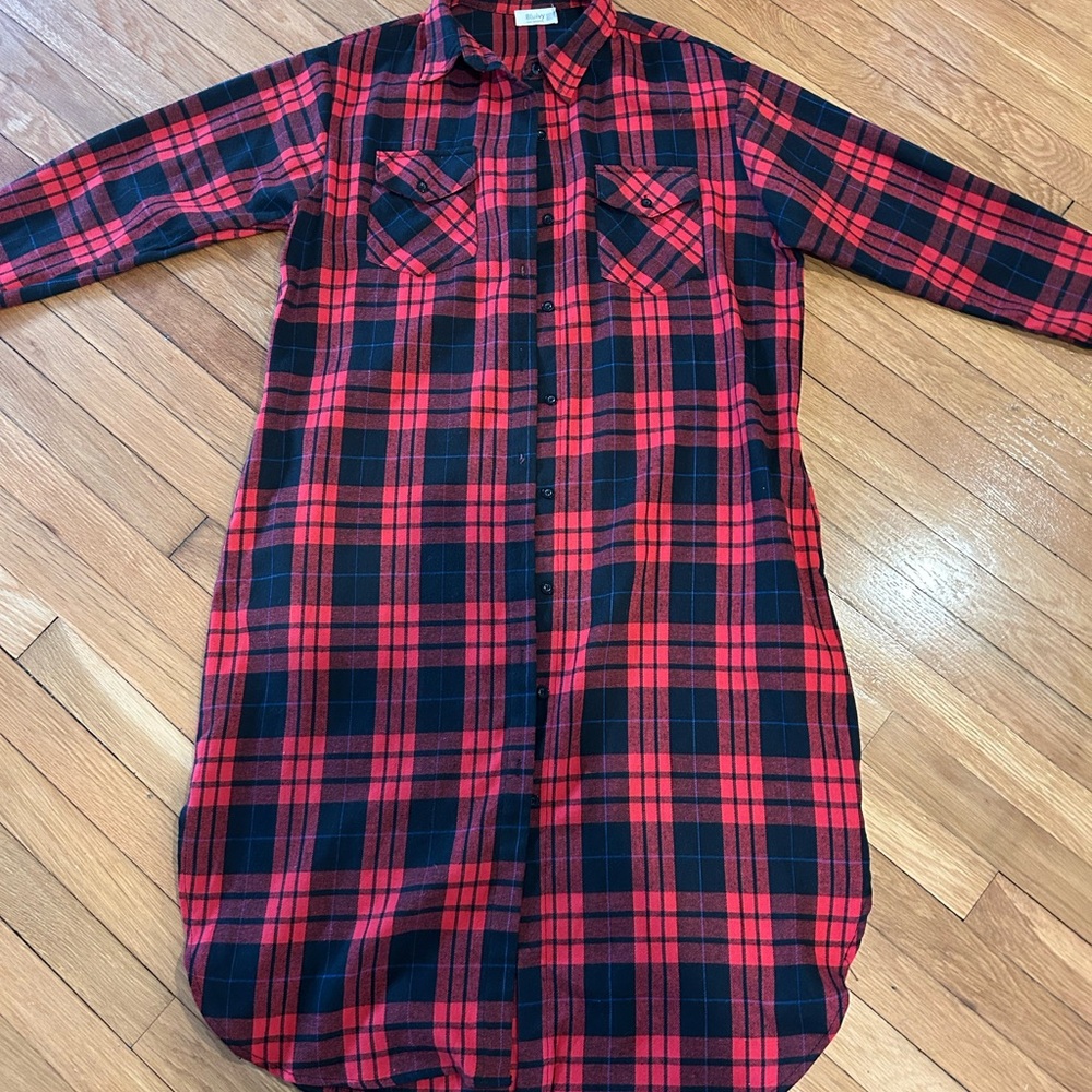 NWOT Women's Red and Black Plaid Flannel (long tunic)